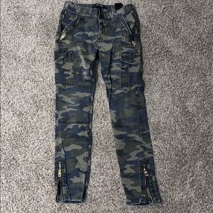 Camo Guess pants